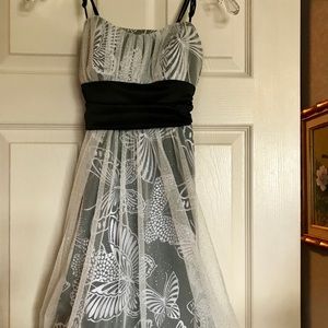 Beautiful black & cream dress.